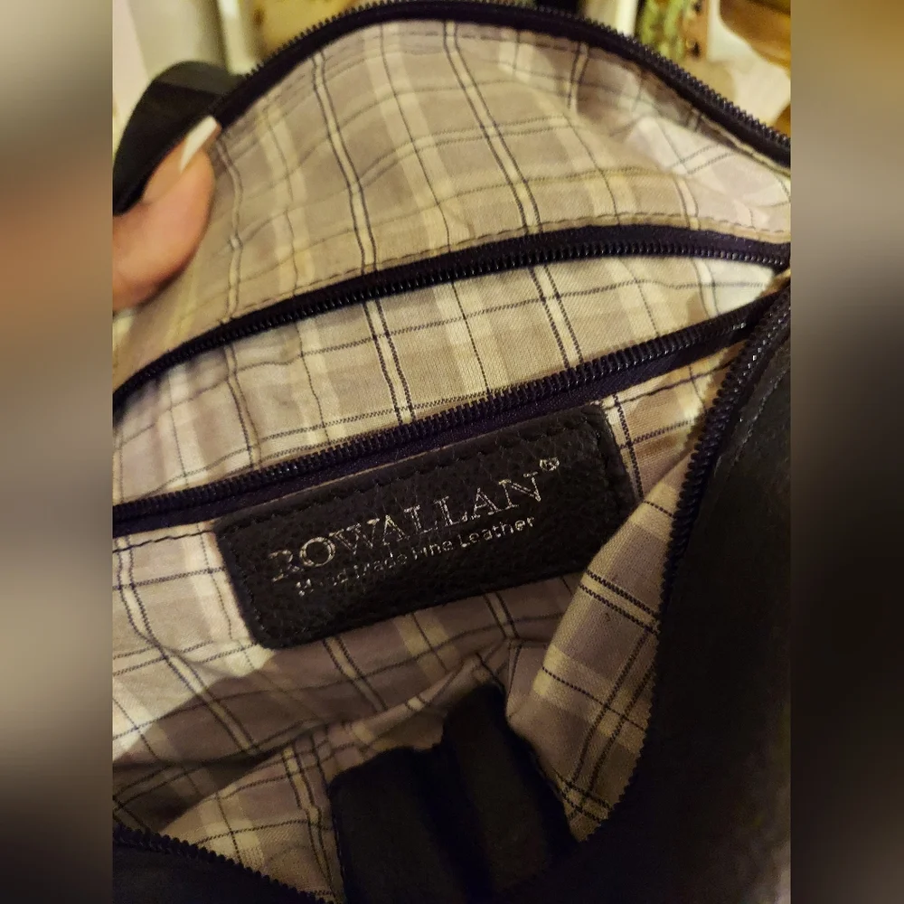 Rowallan of Scotland black leather messenger bag with crossbody strap - Picture 4 of 10